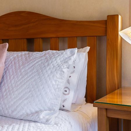 Olive Rabbit - Boutique Bed & Breakfast トゥランギ エクステリア 写真